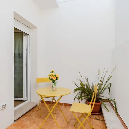 Salento 4 Stars - Blue & Yellow Apartment Squinzano
